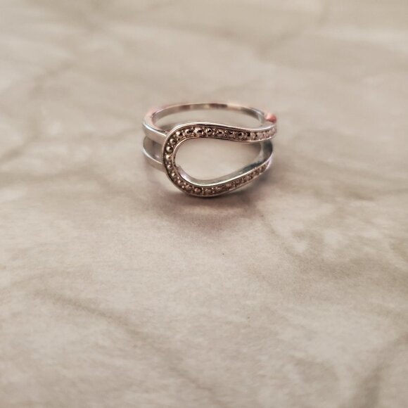 ✨ 2000's Silver Rhinestone Ring Size 8 ✨ - Picture 1 of 5